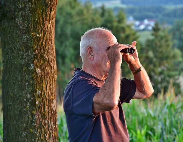 Compact binocular for bird watching